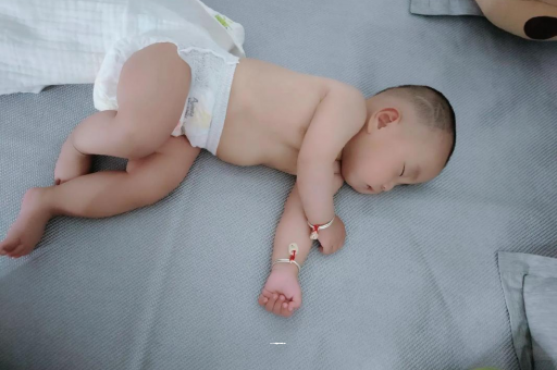 吐鲁番宝宝积食发烧怎么处理
